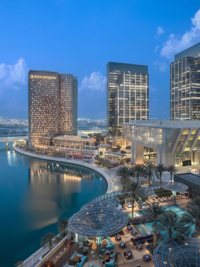 Al Maryah Island Waterfront Promenade — place