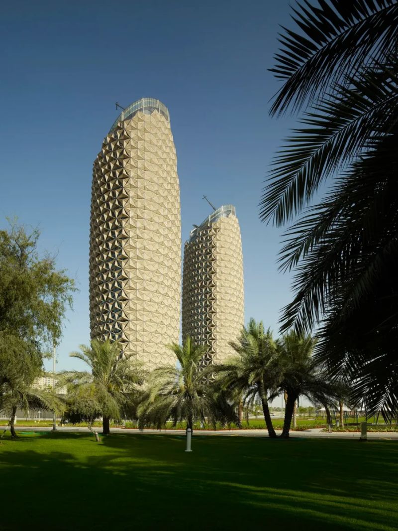 Al Bahr Towers Responsive Façade — place