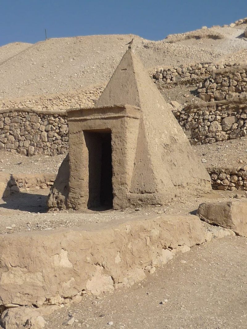 Deir el-Medina (Village of the Tomb Builders) — place photo