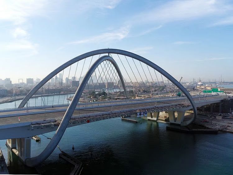 Infinity Bridge — place photo