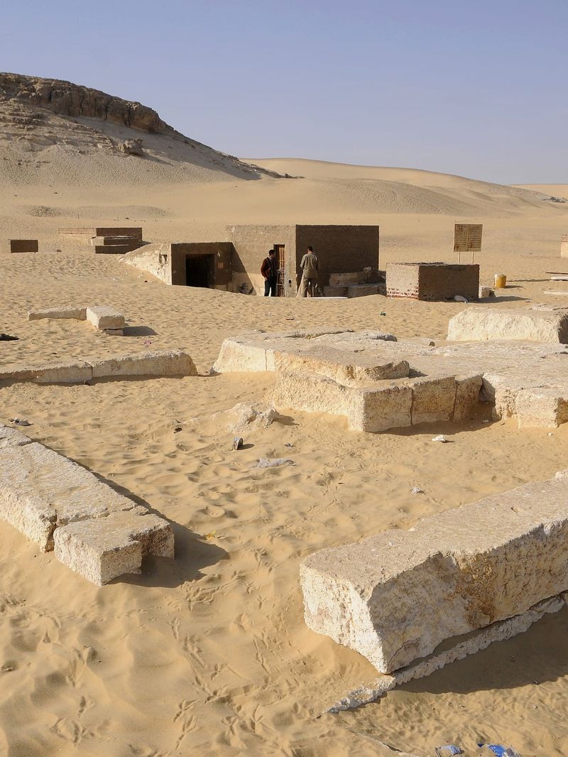 Tuna el-Gebel — place