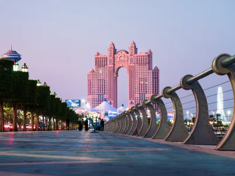 Abu Dhabi Corniche Promenade — place